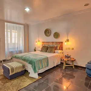 Roomqueo-only Adults Hotel